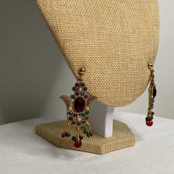 VINTAGE Large Gold & Ruby Clip-On Dangly Earrings - Picture 4 of 5